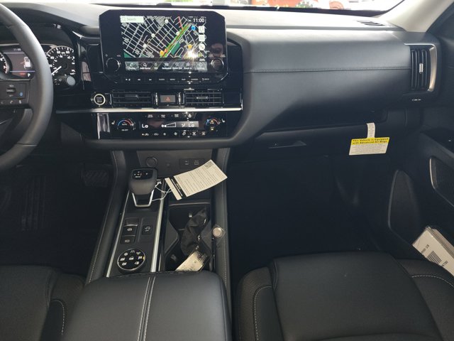 Vehicle image 21 of 26