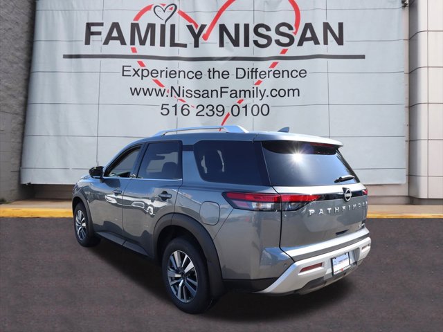 Vehicle image 8 of 26
