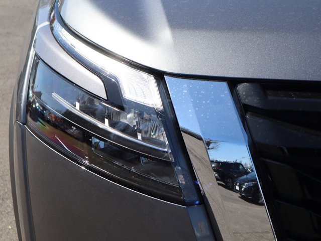 Vehicle image 9 of 26