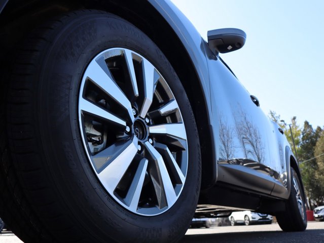Vehicle image 12 of 26