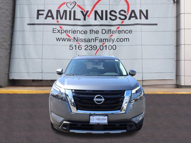 Vehicle image 4 of 26
