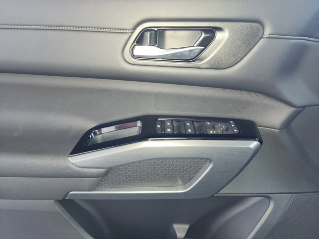 Vehicle image 18 of 26