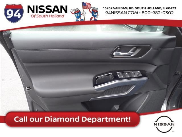 Vehicle image 15 of 21