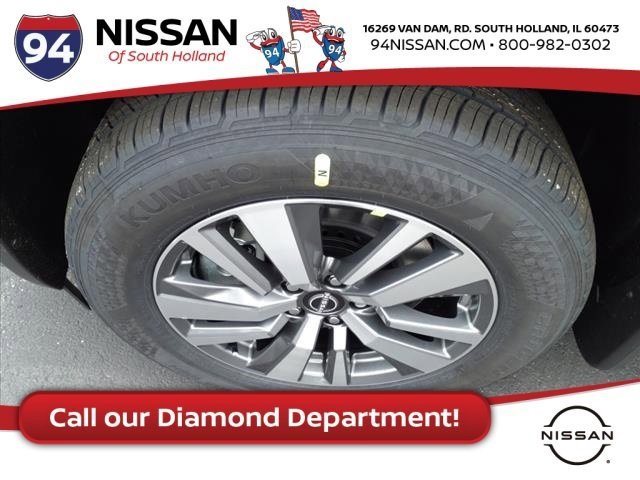 Vehicle image 9 of 21