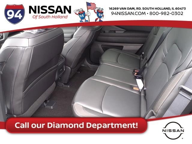 Vehicle image 13 of 21