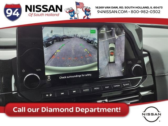 Vehicle image 17 of 21