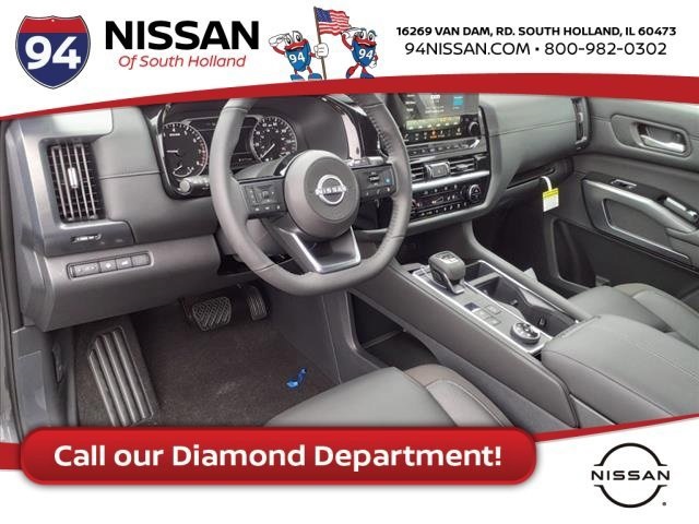 Vehicle image 10 of 21