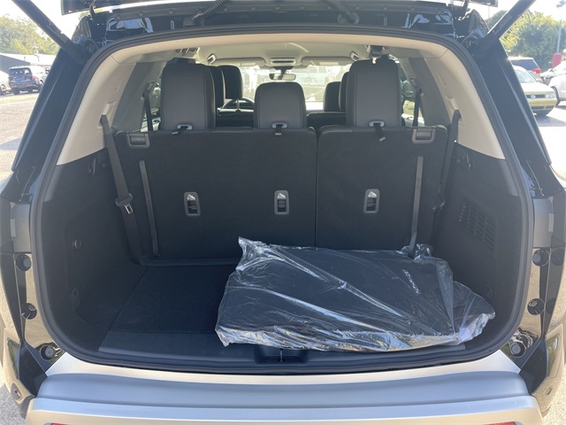 2025 Nissan Pathfinder SL Image 15 of 34