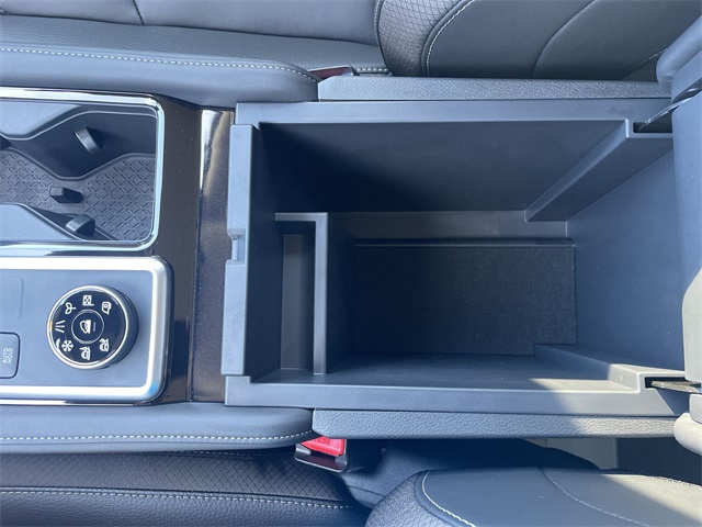 2025 Nissan Pathfinder SL Image 27 of 34