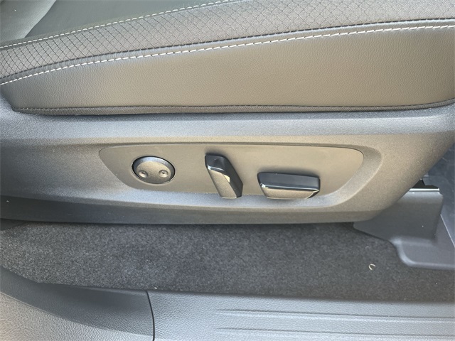 2025 Nissan Pathfinder SL Image 32 of 34