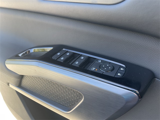 2025 Nissan Pathfinder SL Image 30 of 34