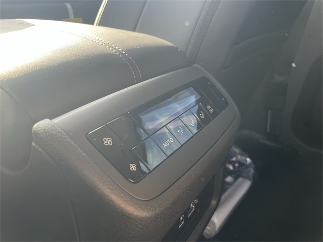 2025 Nissan Pathfinder SL Image 29 of 34