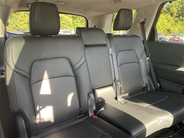 2025 Nissan Pathfinder SL Image 20 of 34