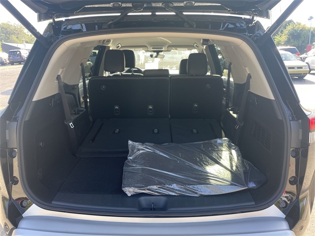 2025 Nissan Pathfinder SL Image 16 of 34