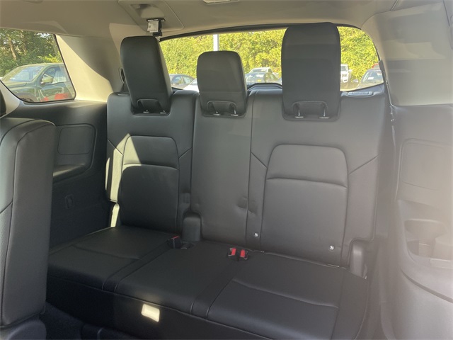 2025 Nissan Pathfinder SL Image 19 of 34