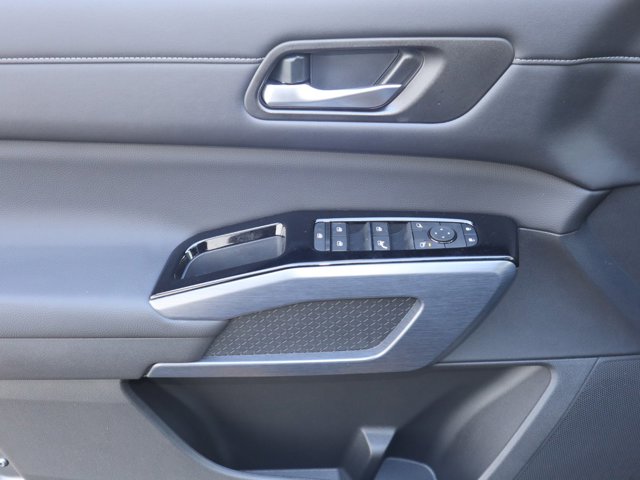 Vehicle image 15 of 30