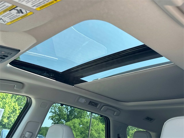 Vehicle image 14 of 18