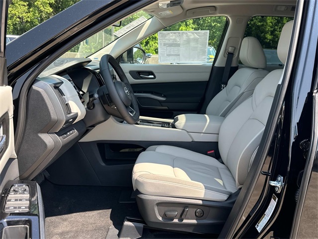 Vehicle image 15 of 18