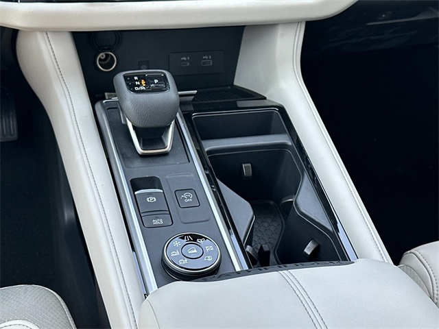Vehicle image 9 of 18