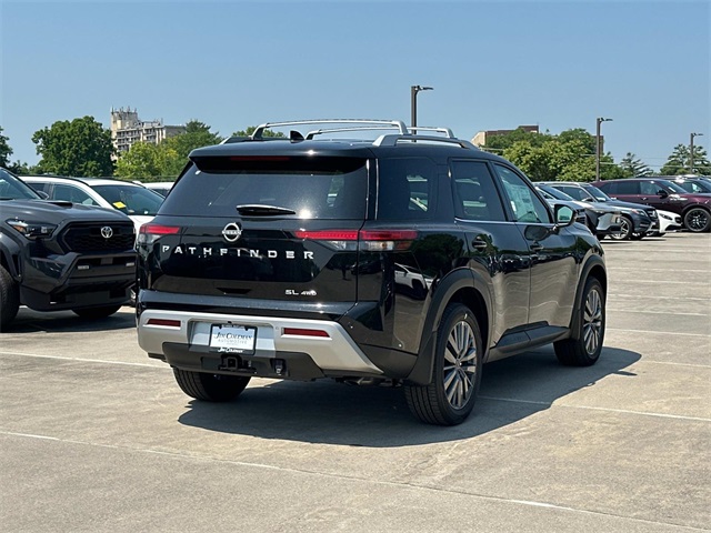 Vehicle image 4 of 18