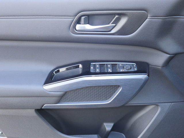 Vehicle image 13 of 28
