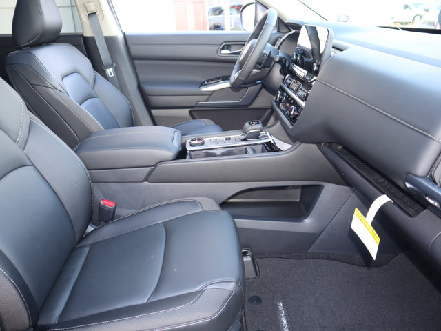 Vehicle image 21 of 28