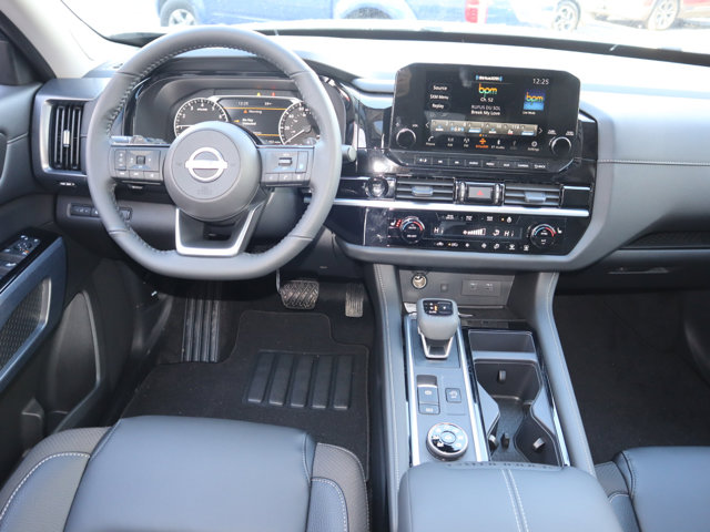 Vehicle image 18 of 28