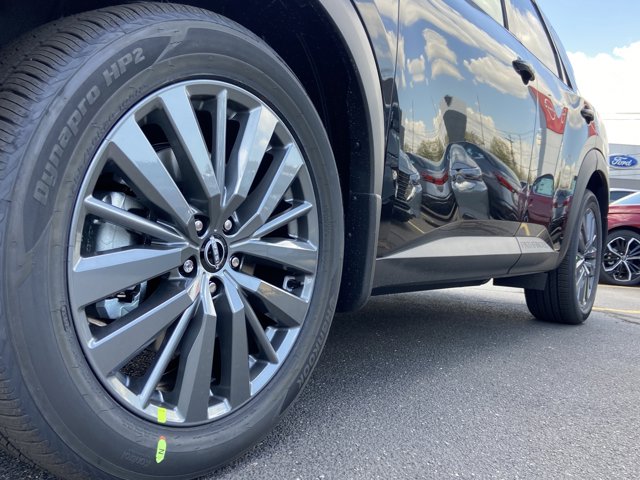 Vehicle image 9 of 28