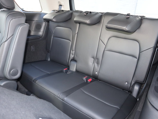 Vehicle image 16 of 28
