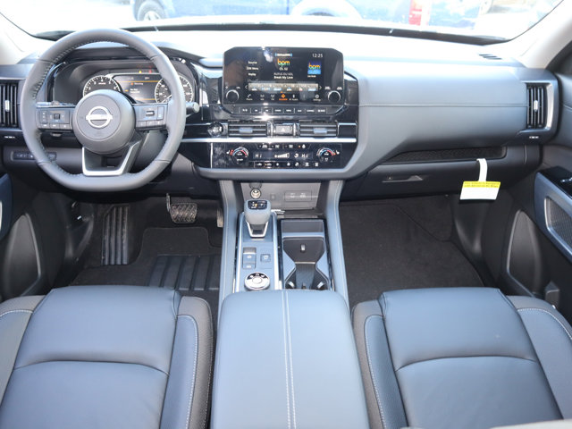 Vehicle image 17 of 28