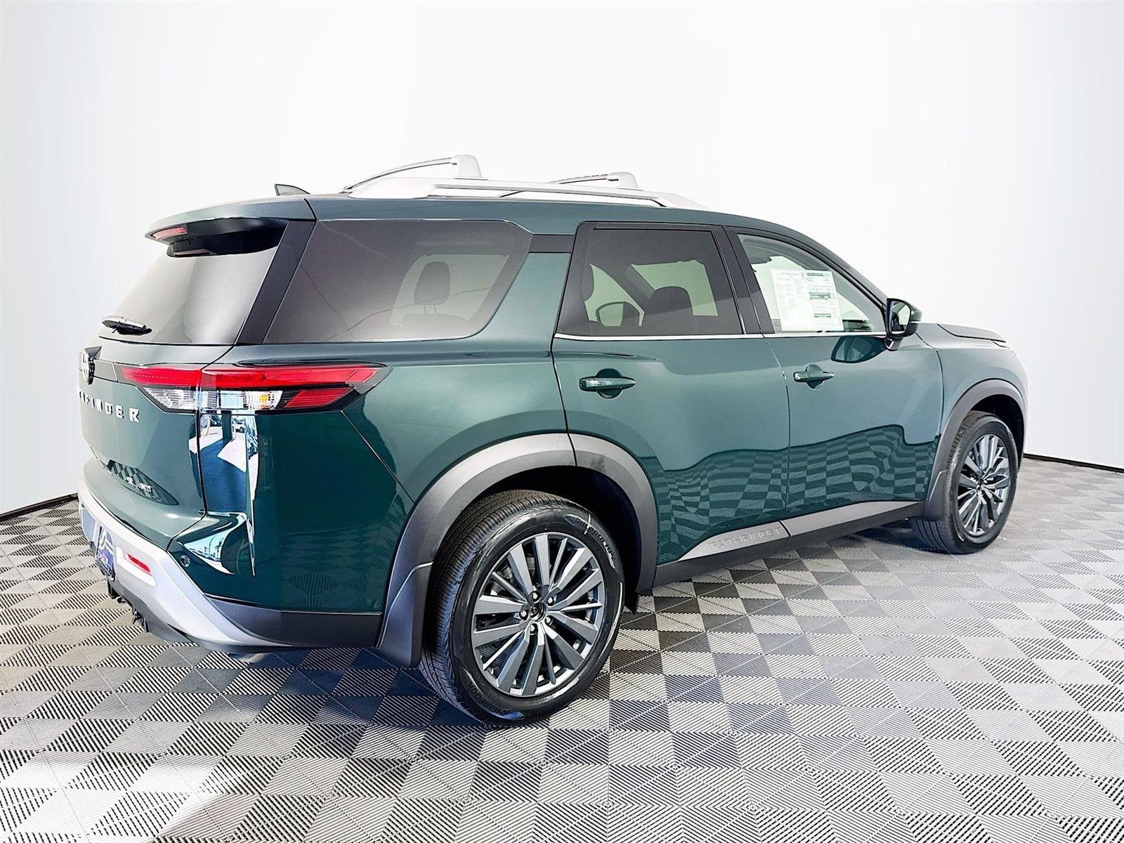 Vehicle image 7 of 47