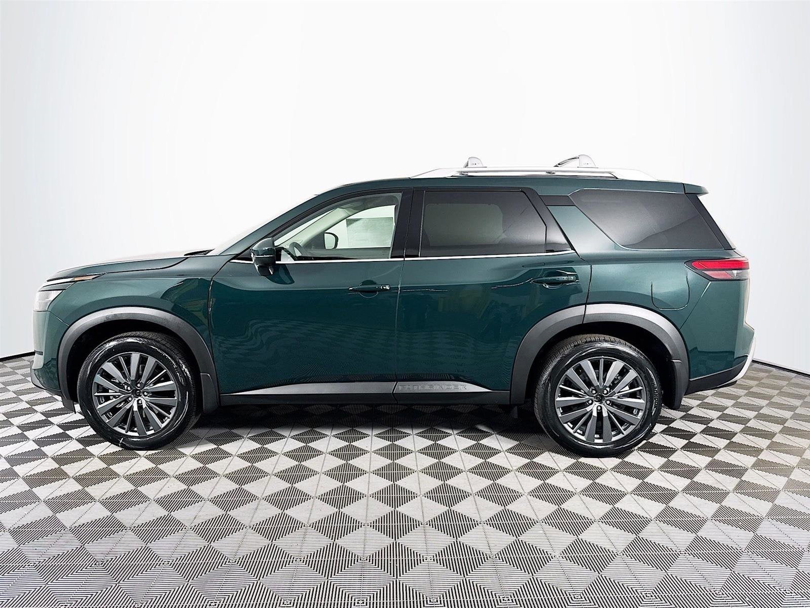 Vehicle image 10 of 47