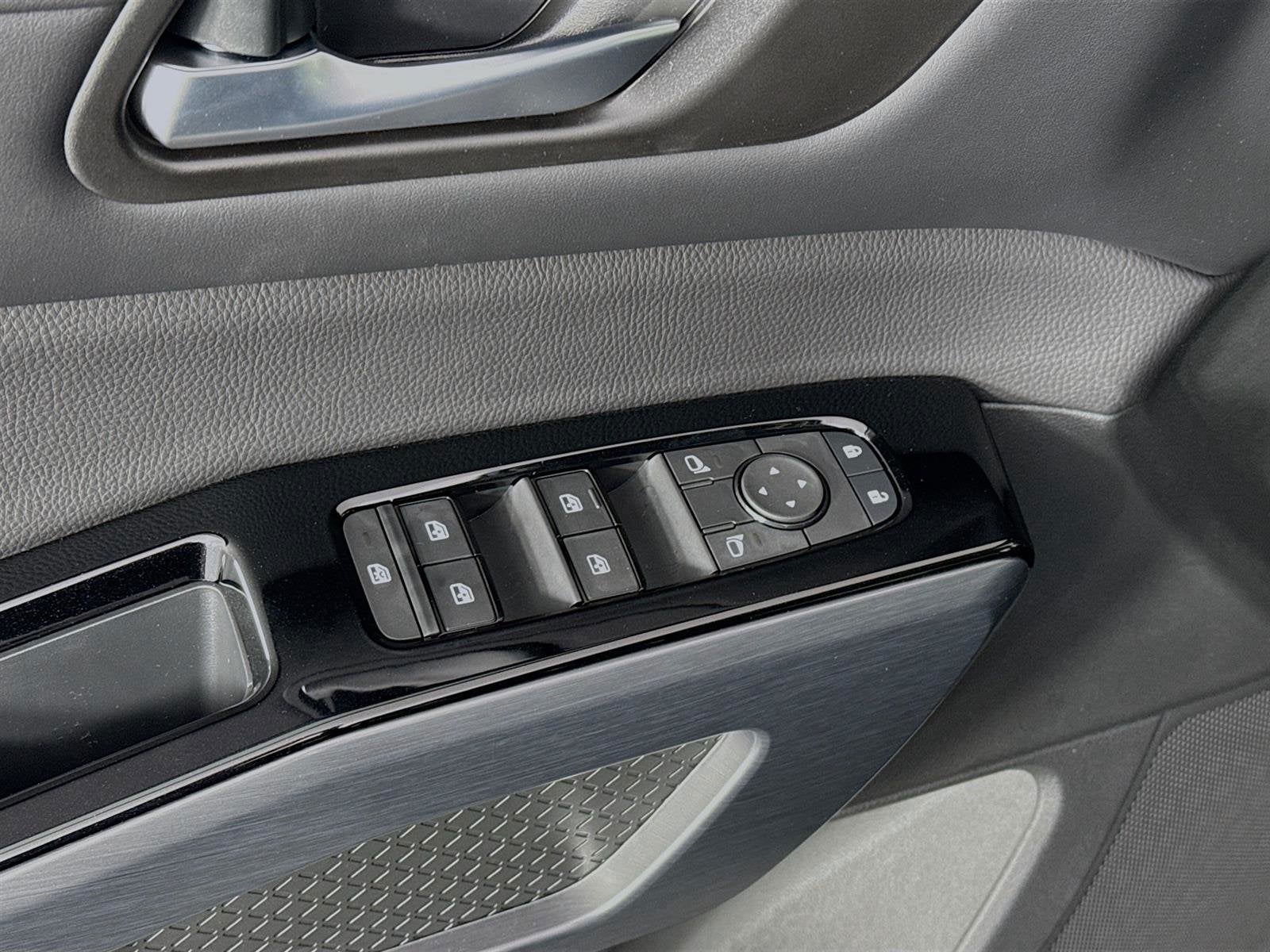 Vehicle image 23 of 47