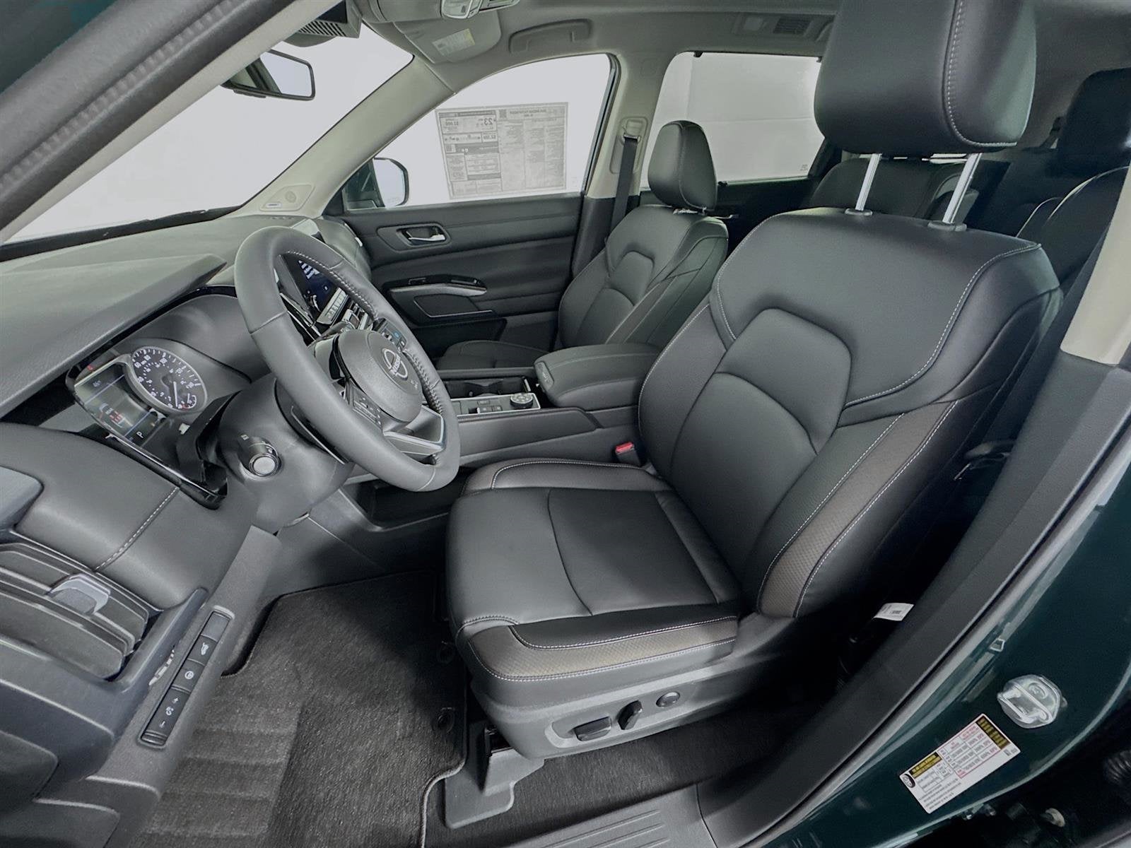 Vehicle image 14 of 47