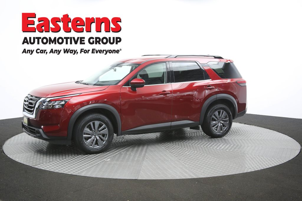 2025 Nissan Pathfinder SV Image 2 of 65