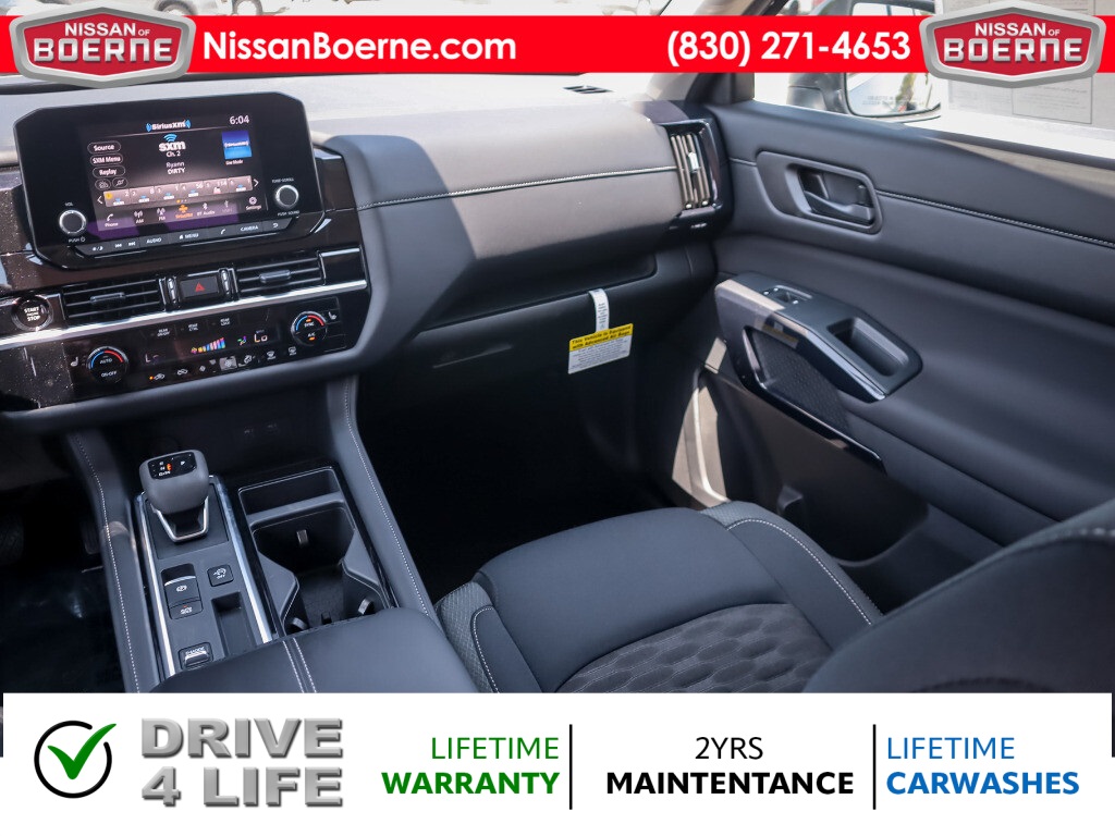 Vehicle image 18 of 24