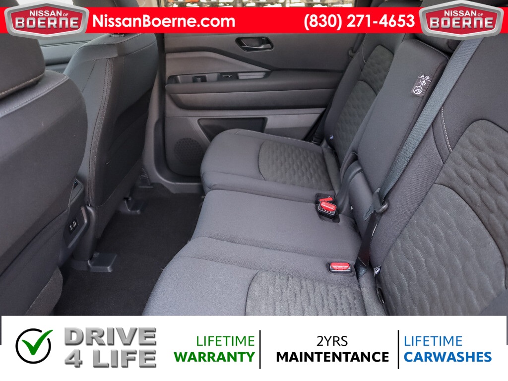 Vehicle image 21 of 24