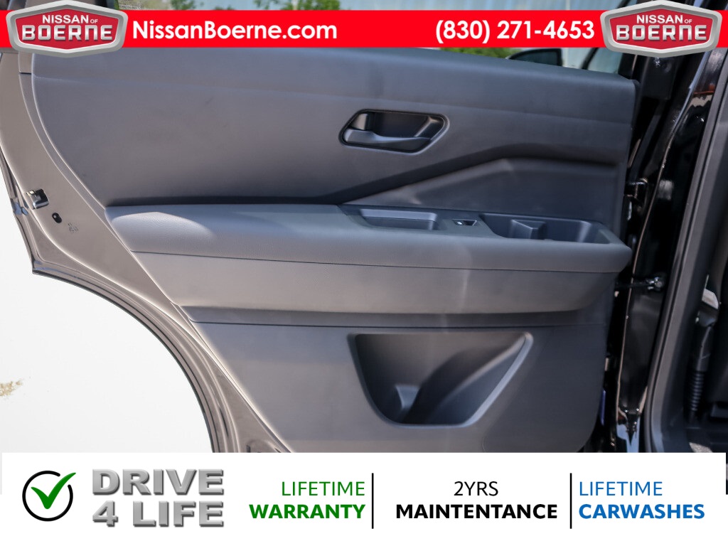 Vehicle image 23 of 24