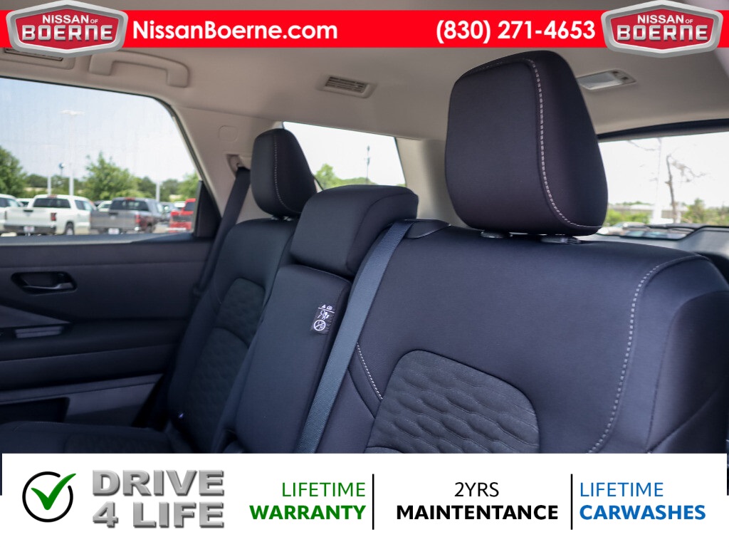 Vehicle image 22 of 24
