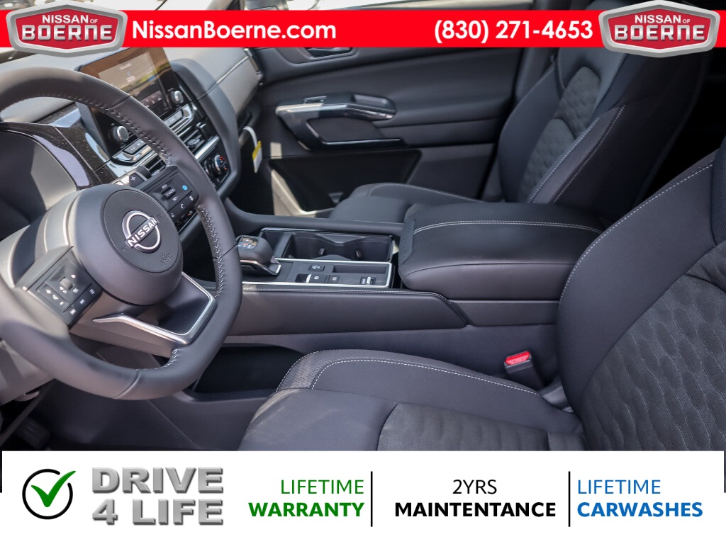 Vehicle image 7 of 24
