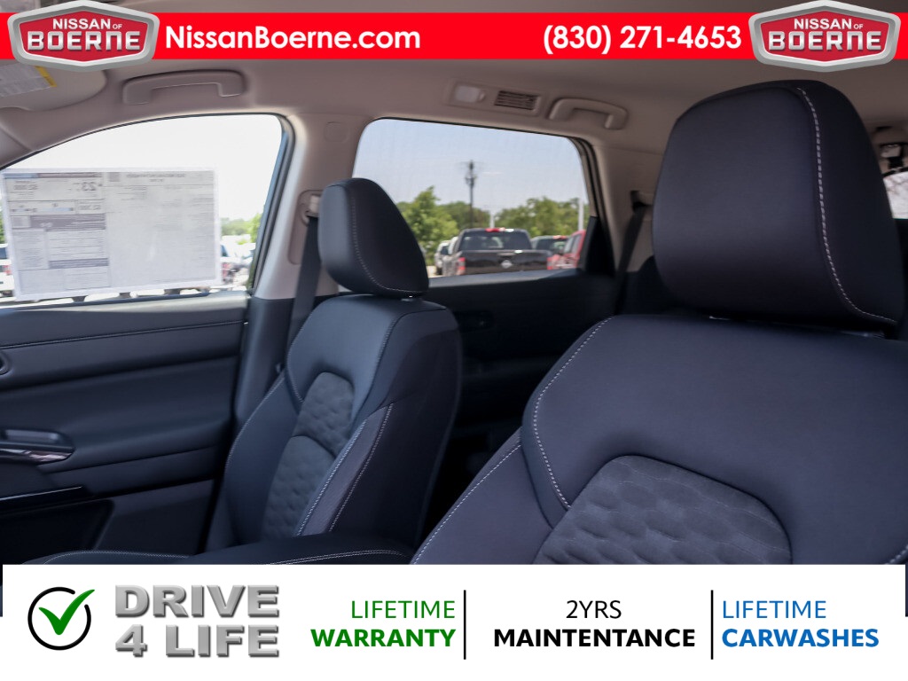 Vehicle image 8 of 24