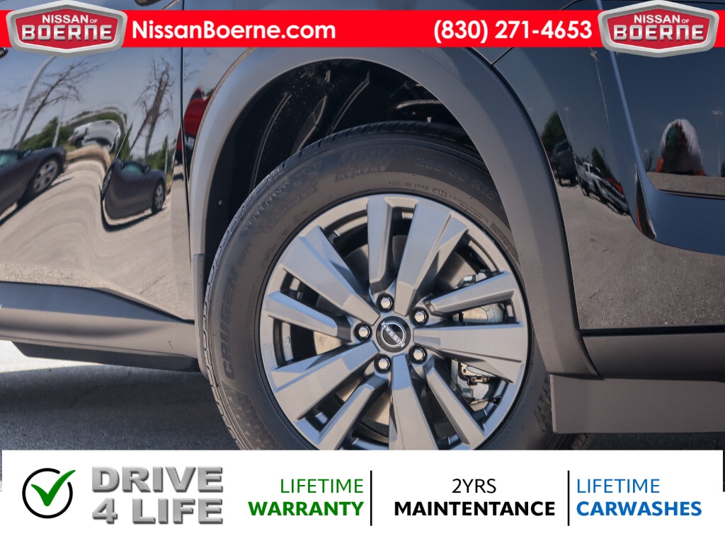 Vehicle image 4 of 24