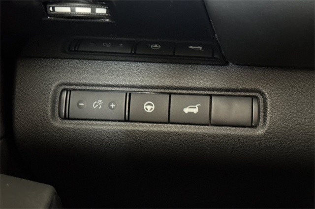 2025 Nissan Pathfinder SV Image 23 of 36