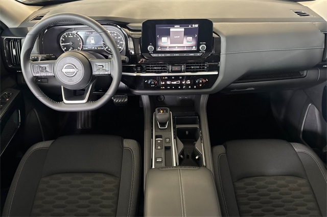 2025 Nissan Pathfinder SV Image 15 of 36