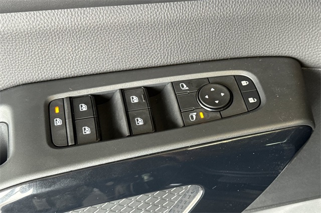 2025 Nissan Pathfinder SV Image 34 of 36