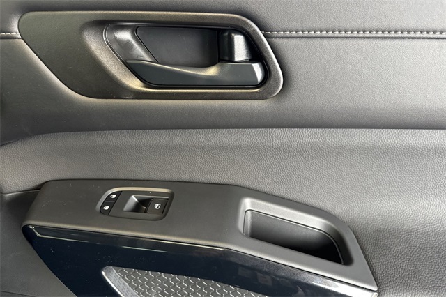 2025 Nissan Pathfinder SV Image 30 of 36