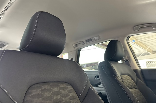 2025 Nissan Pathfinder SV Image 12 of 36