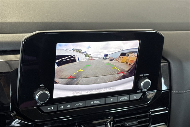 2025 Nissan Pathfinder SV Image 19 of 36