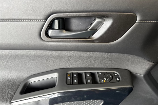 2025 Nissan Pathfinder SV Image 21 of 36