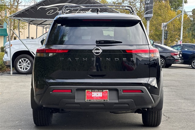 2025 Nissan Pathfinder SV Image 6 of 36